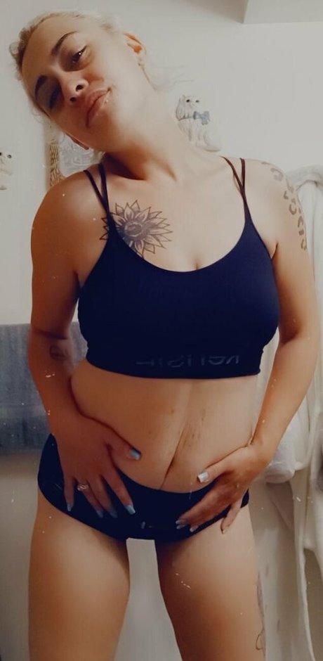 Naakte gelekte OnlyFans-foto van Alyyjane