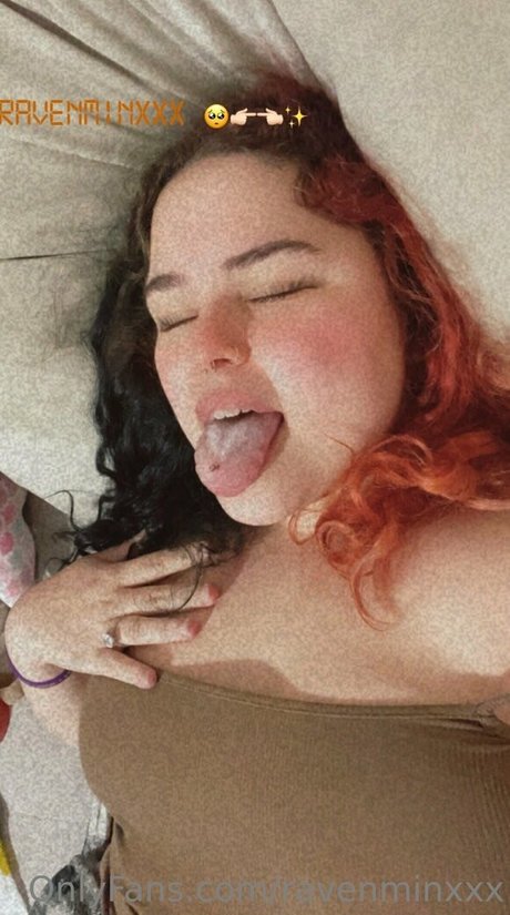 Naakte gelekte OnlyFans-foto van Ravenminxxx