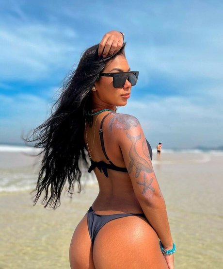Naakte gelekte OnlyFans-foto van Vitoria Cerqueira