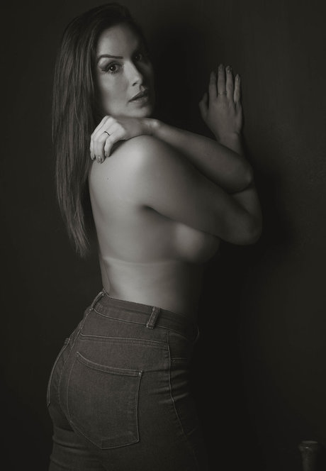 Naakte gelekte OnlyFans-foto van Maisa Pravo
