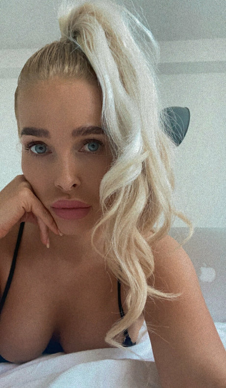 Naakte gelekte OnlyFans-foto van Angelpussy18