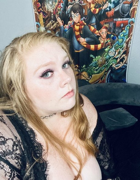 Naakte gelekte OnlyFans-foto van Thescarlettfawx