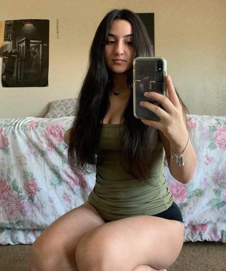 Naakte gelekte OnlyFans-foto van Anneiise