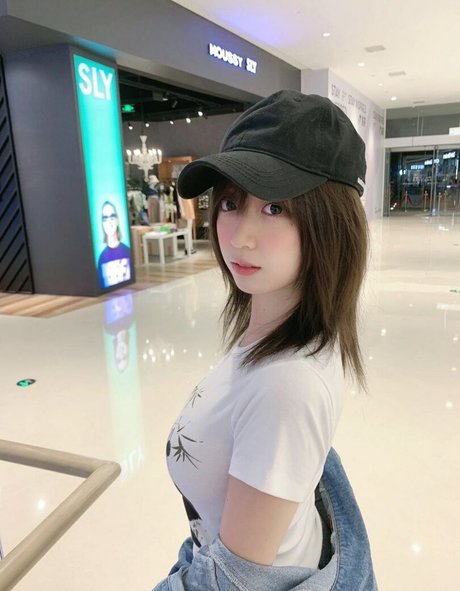 Naakte gelekte OnlyFans-foto van Realyami
