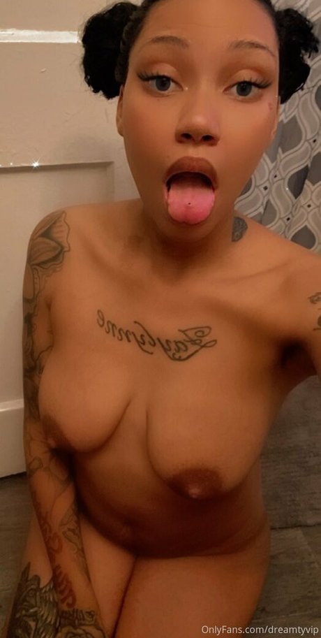Naakte gelekte OnlyFans-foto van Dreamty