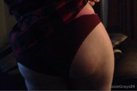 Naakte gelekte OnlyFans-foto van Rosiegrays89