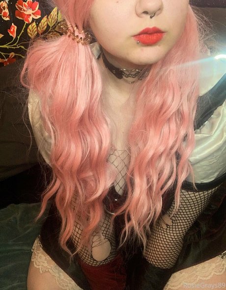Naakte gelekte OnlyFans-foto van Rosiegrays89