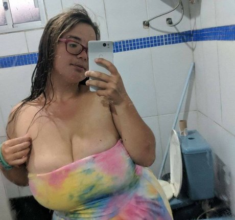 Naakte gelekte OnlyFans-foto van Abigail Ferreira