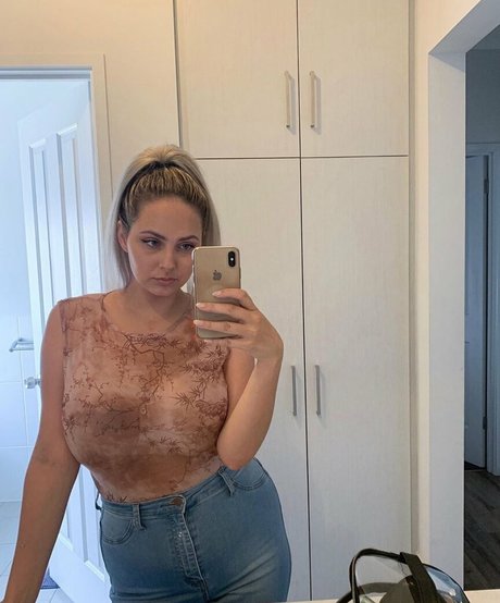 Naakte gelekte OnlyFans-foto van Rachelelizabeth