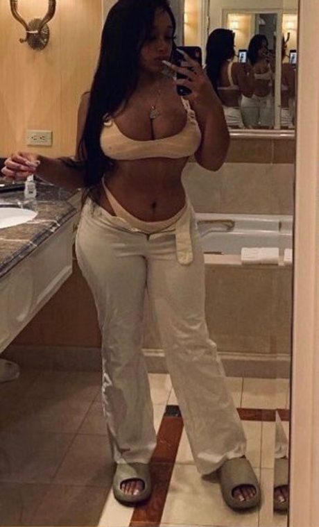Naakte gelekte OnlyFans-foto van Lexxiibaebie