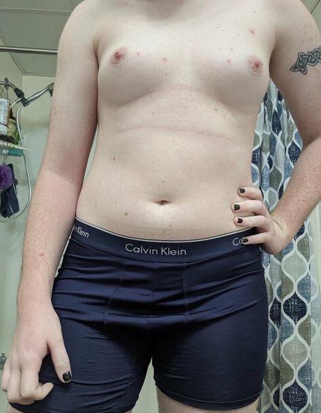 Naakte gelekte OnlyFans-foto van Ashmeanything3