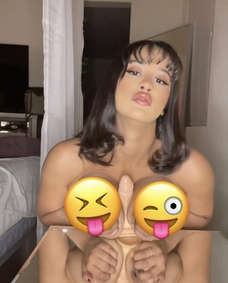 Naakte gelekte OnlyFans-foto van Piabunny1