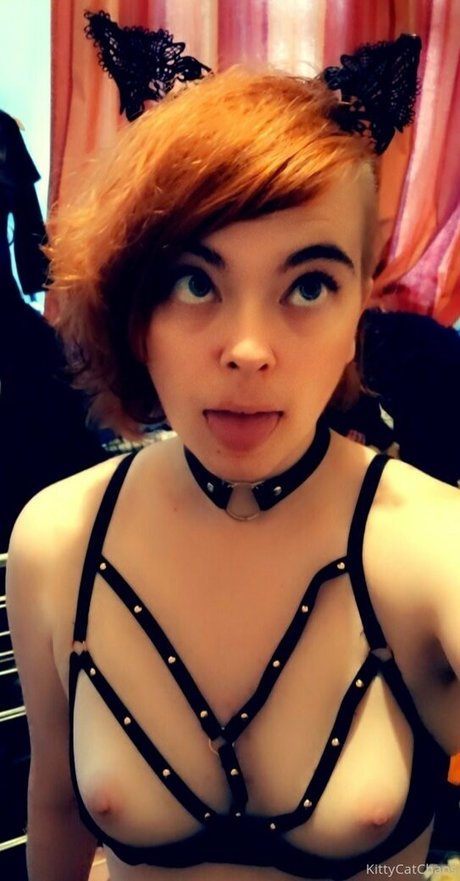 Naakte gelekte OnlyFans-foto van Naughtylittlekitten93