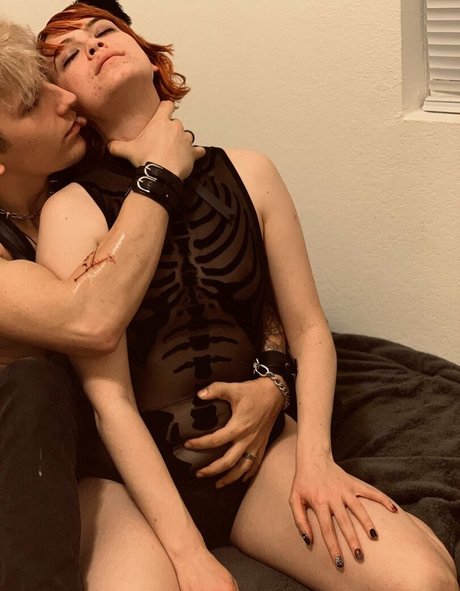 Naughtylittlekitten93