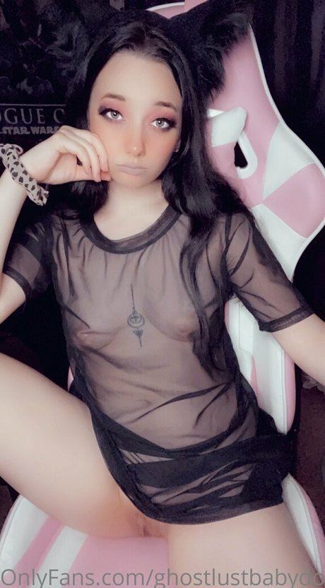 Naakte gelekte OnlyFans-foto van Ghostlustbabydoll