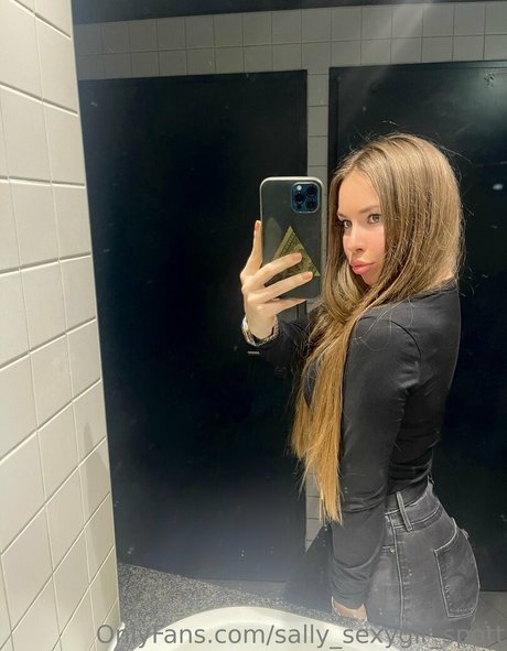 Naakte gelekte OnlyFans-foto van Sallysexygirspott