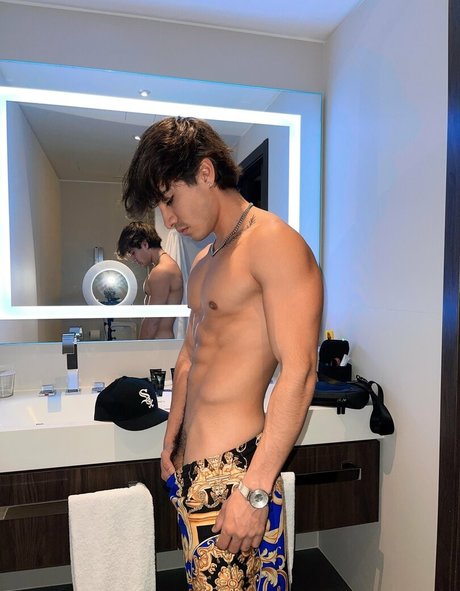 Naakte gelekte OnlyFans-foto van Prettyboyaedan