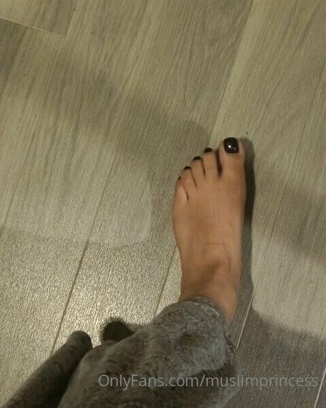 Naakte gelekte OnlyFans-foto van Muslimprincess