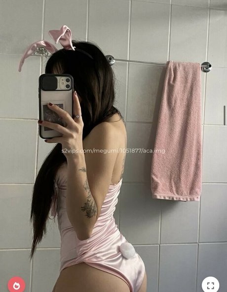 Naakte gelekte OnlyFans-foto van Mileneinoue