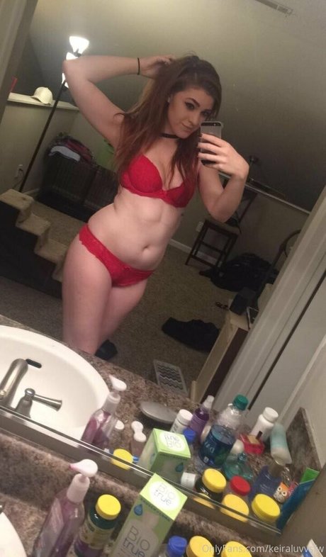 Naakte gelekte OnlyFans-foto van Keiraluvvsfw