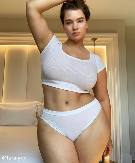 Naakte gelekte OnlyFans-foto van Tara Lynn