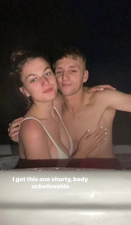 Naakte gelekte OnlyFans-foto van Chloe Louise Thomas