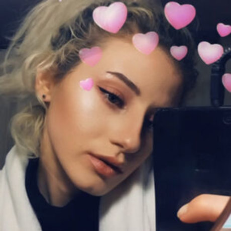 Naakte gelekte OnlyFans-foto van Bellelloy