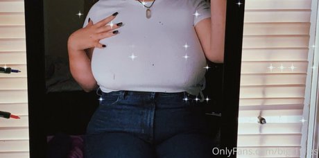 Naakte gelekte OnlyFans-foto van Bigt1tties