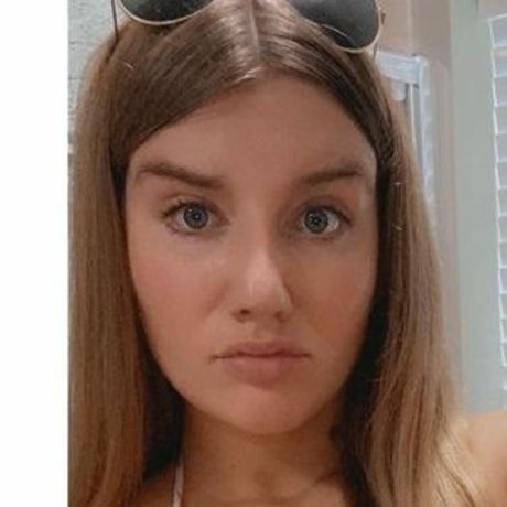 Naakte gelekte OnlyFans-foto van Becky Snow