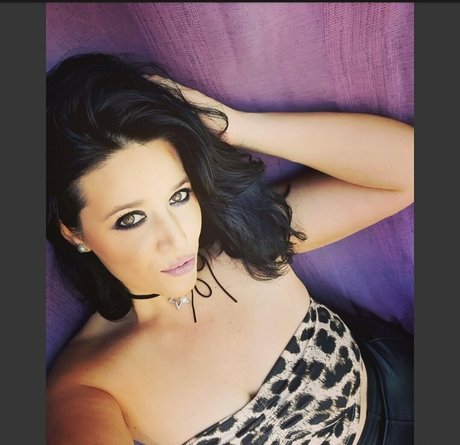 Naakte gelekte OnlyFans-foto van Hotsexymommy69
