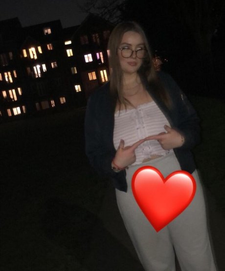 Naakte gelekte OnlyFans-foto van Lydia B
