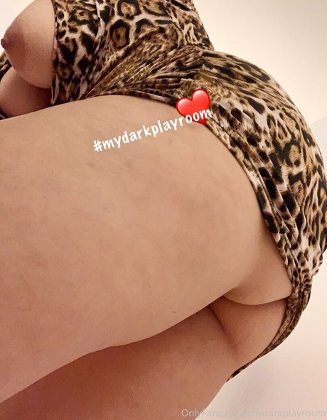 Naakte gelekte OnlyFans-foto van Mydarkplayroom