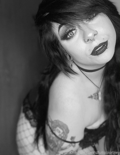 Naakte gelekte OnlyFans-foto van Stfuitscourtney
