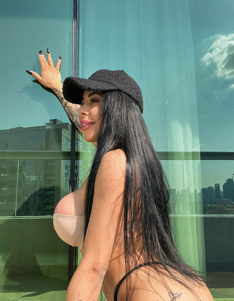 Naakte gelekte OnlyFans-foto van Arianaxxl