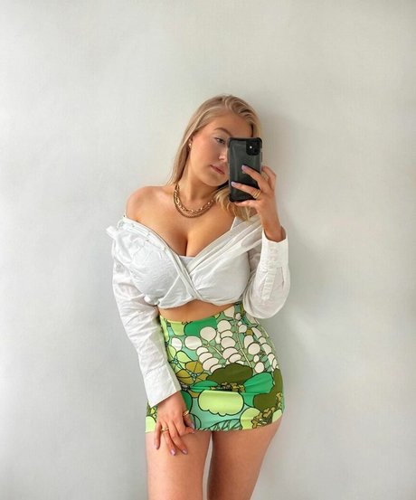 Naakte gelekte OnlyFans-foto van Lotten Sheppard