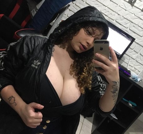 Naakte gelekte OnlyFans-foto van Ashley Alves