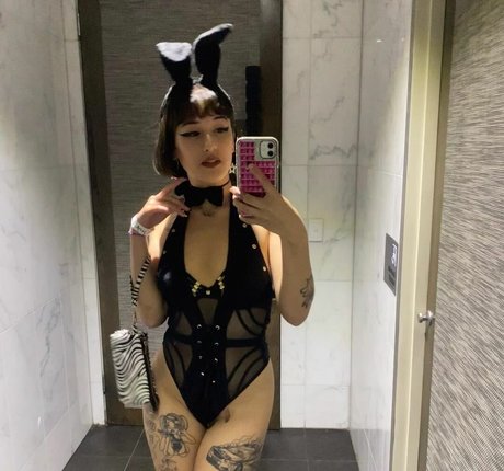 Naakte gelekte OnlyFans-foto van Yung Gemmy