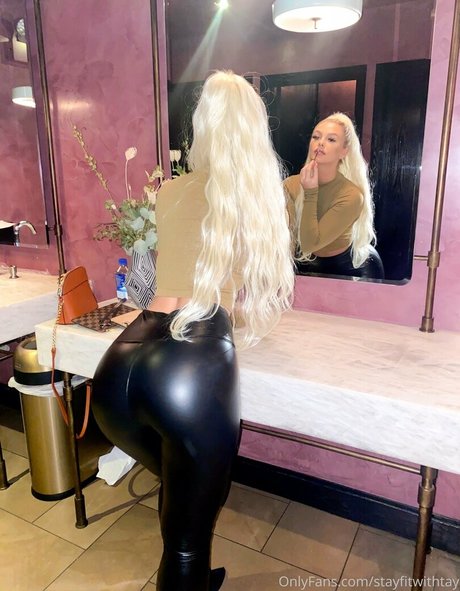 Naakte gelekte OnlyFans-foto van Stayfitwithtay