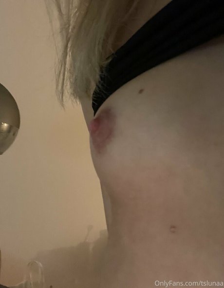 Naakte gelekte OnlyFans-foto van Tslunaa