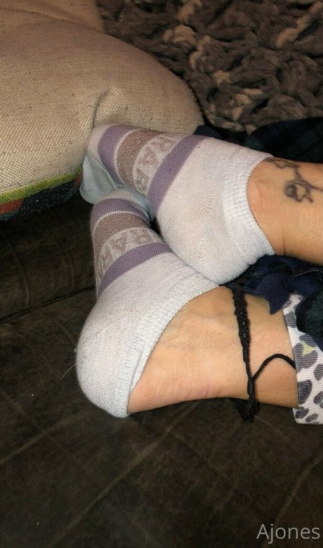 Naakte gelekte OnlyFans-foto van Ajonesfeet
