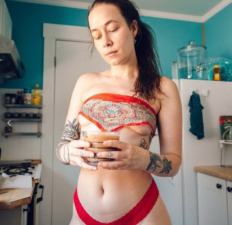 Naakte gelekte OnlyFans-foto van Nina Defilla