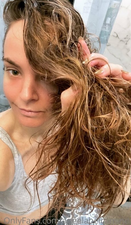 Naakte gelekte OnlyFans-foto van Angelabelcamino