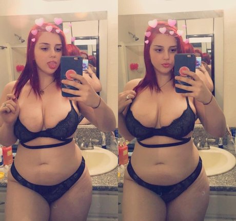 Naakte gelekte OnlyFans-foto van Nikkimichay