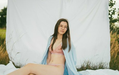 Naakte gelekte OnlyFans-foto van Emmihill
