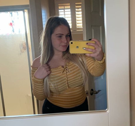 Naakte gelekte OnlyFans-foto van Kyla S