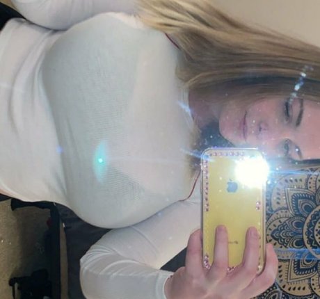 Naakte gelekte OnlyFans-foto van Kyla S