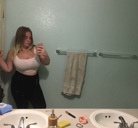 Naakte gelekte OnlyFans-foto van Kyla S
