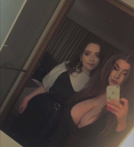 Naakte gelekte OnlyFans-foto van Heys0phie