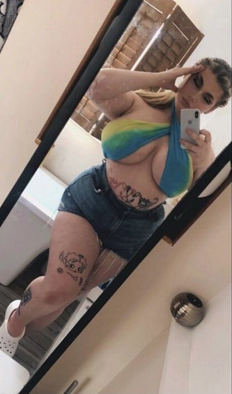 Naakte gelekte OnlyFans-foto van Heys0phie