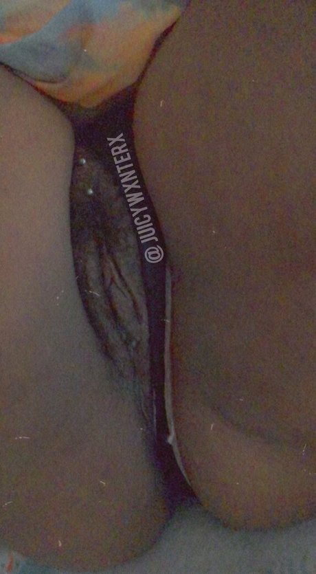 Naakte gelekte OnlyFans-foto van Juicywxnter